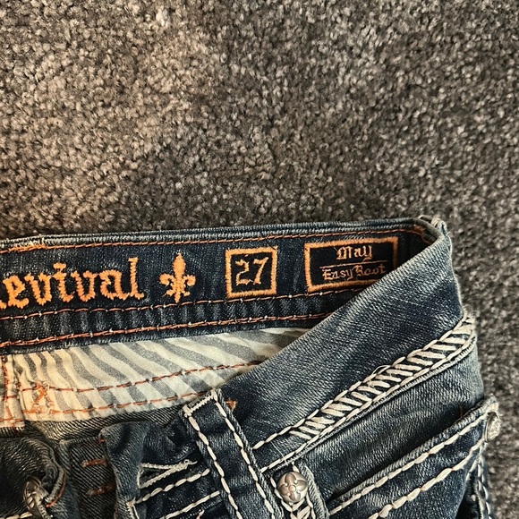 Rock Revival Blue Jeans with Embellished Back Pockets and Contrast Stitching - Picture 3 of 3